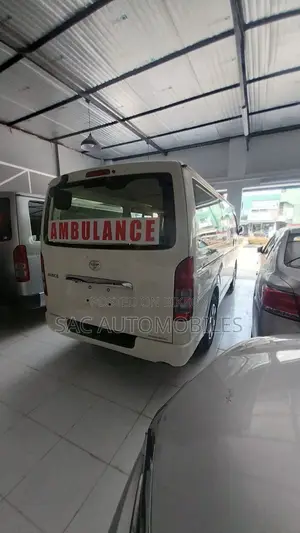 Toyota HiAce 2020 White