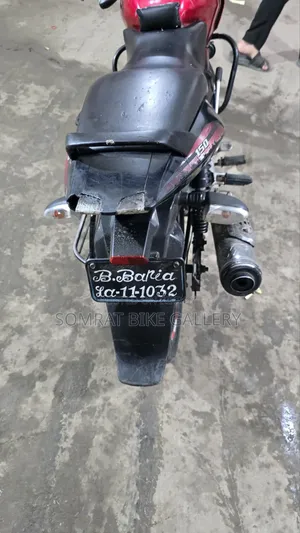 বাজাজ পালসার ১৫০ ২০১১ লাল