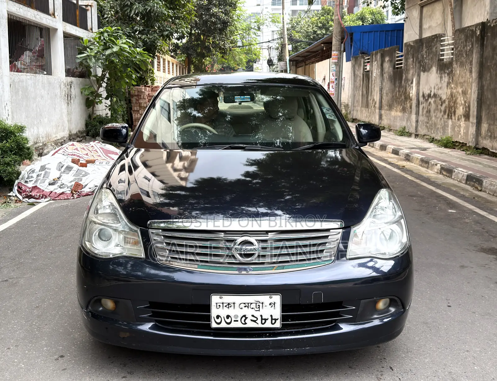 নিসান ব্লুবার্ড ২০১১ কালো