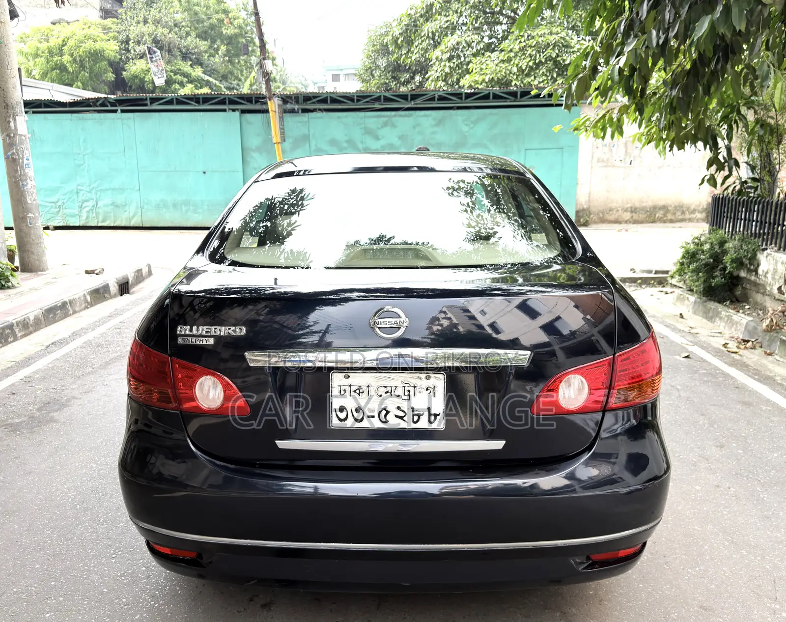 নিসান ব্লুবার্ড ২০১১ কালো