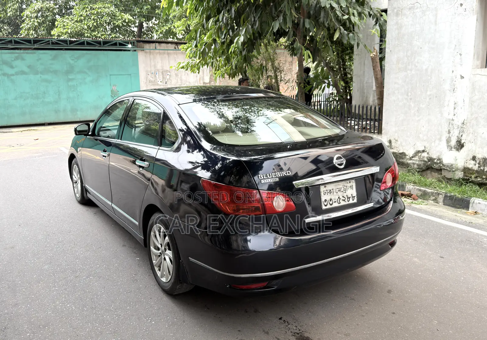 নিসান ব্লুবার্ড ২০১১ কালো