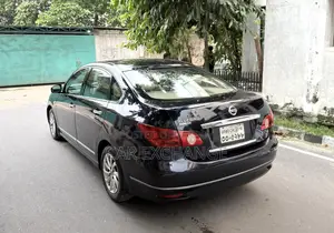 নিসান ব্লুবার্ড ২০১১ কালো
