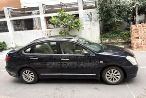 নিসান ব্লুবার্ড ২০১১ কালো