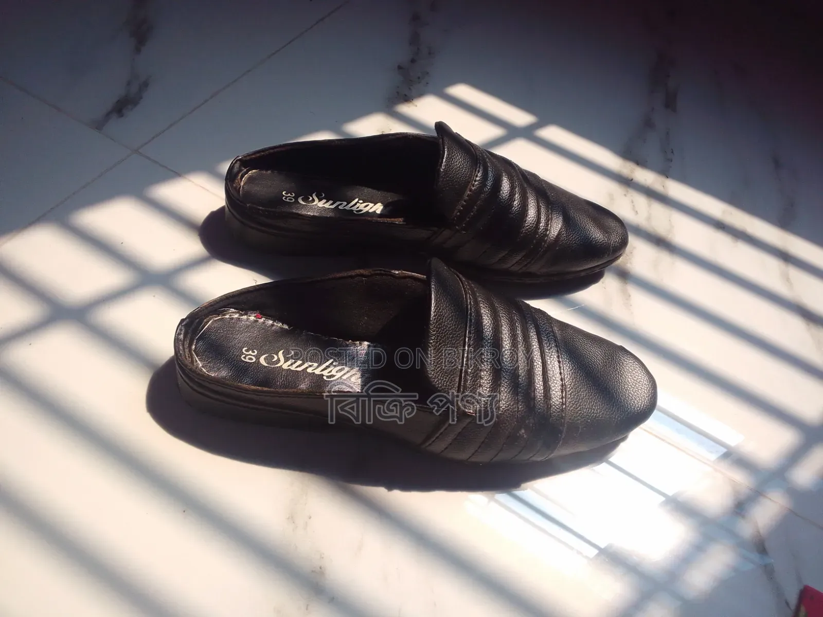 New shoes worn only 3/4 times, selling because they are too big