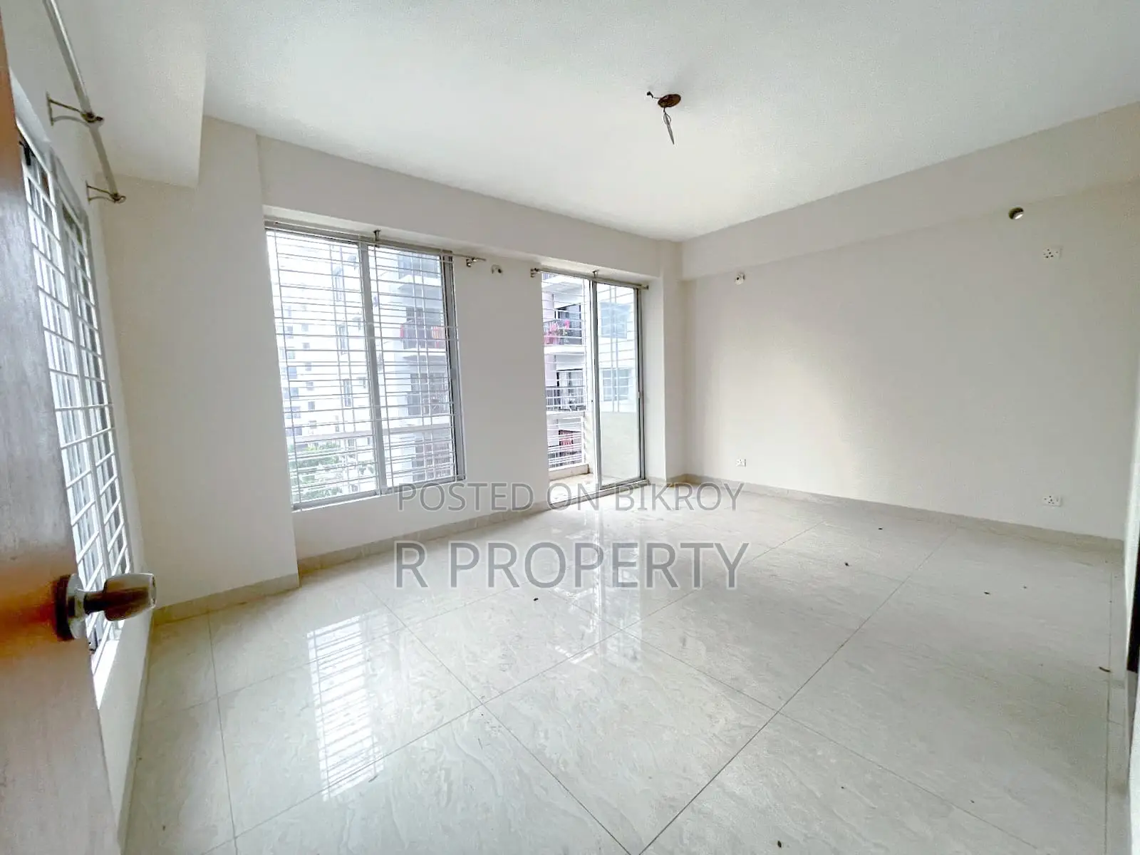 3bdrm Apartment in Basundhara for Sale