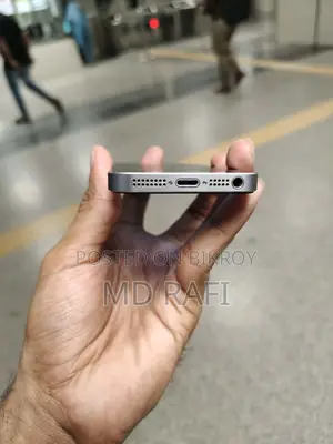 Apple iPhone SE 64 GB Black