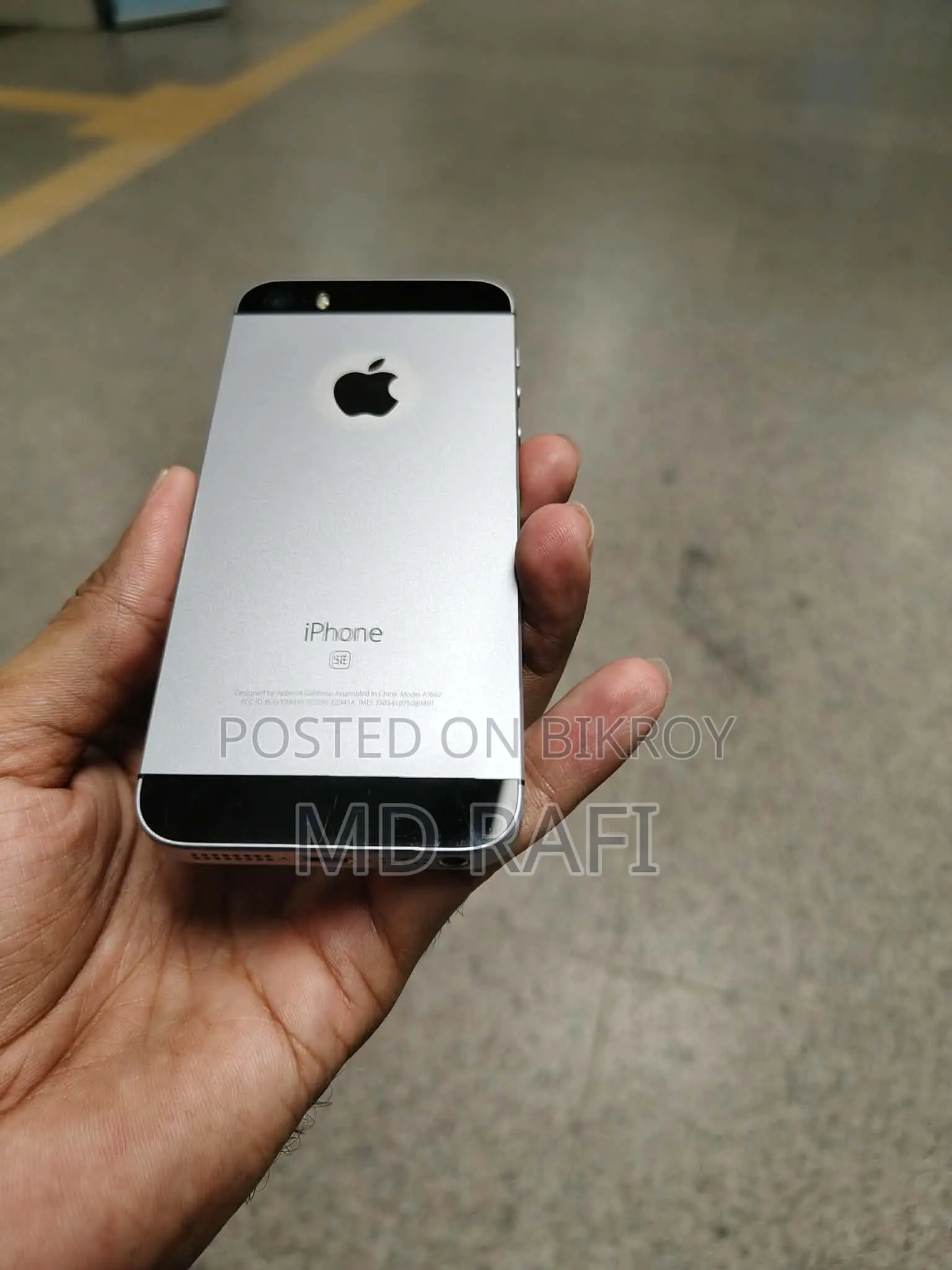 Apple iPhone SE 64 GB Black