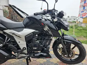 TVS Apache RTR 160 4V 2021 Black