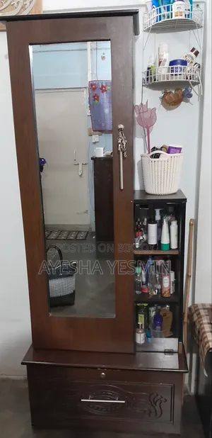 ড্রেসিং টেবিল