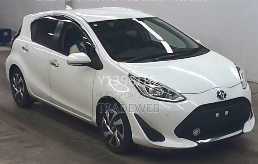 Toyota Aqua 2021 Pearl
