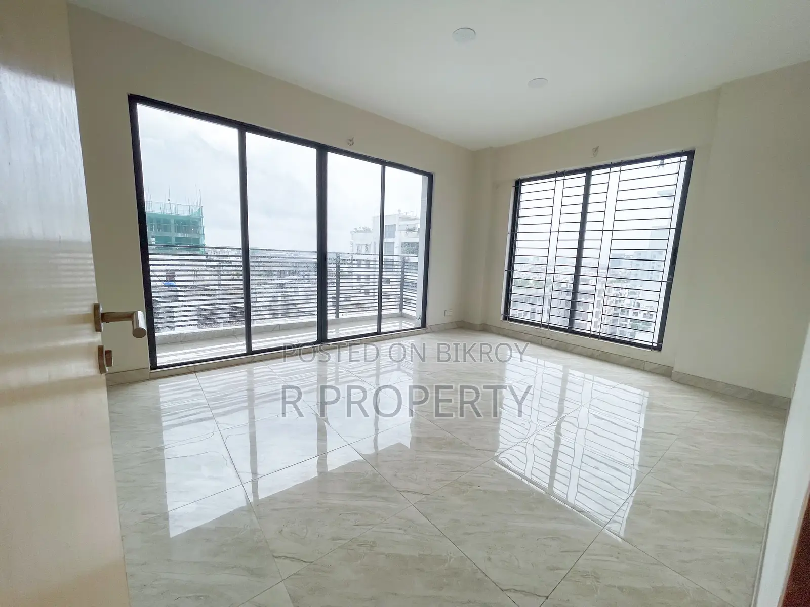 4-bedroom Apartment in Basundhara for sale