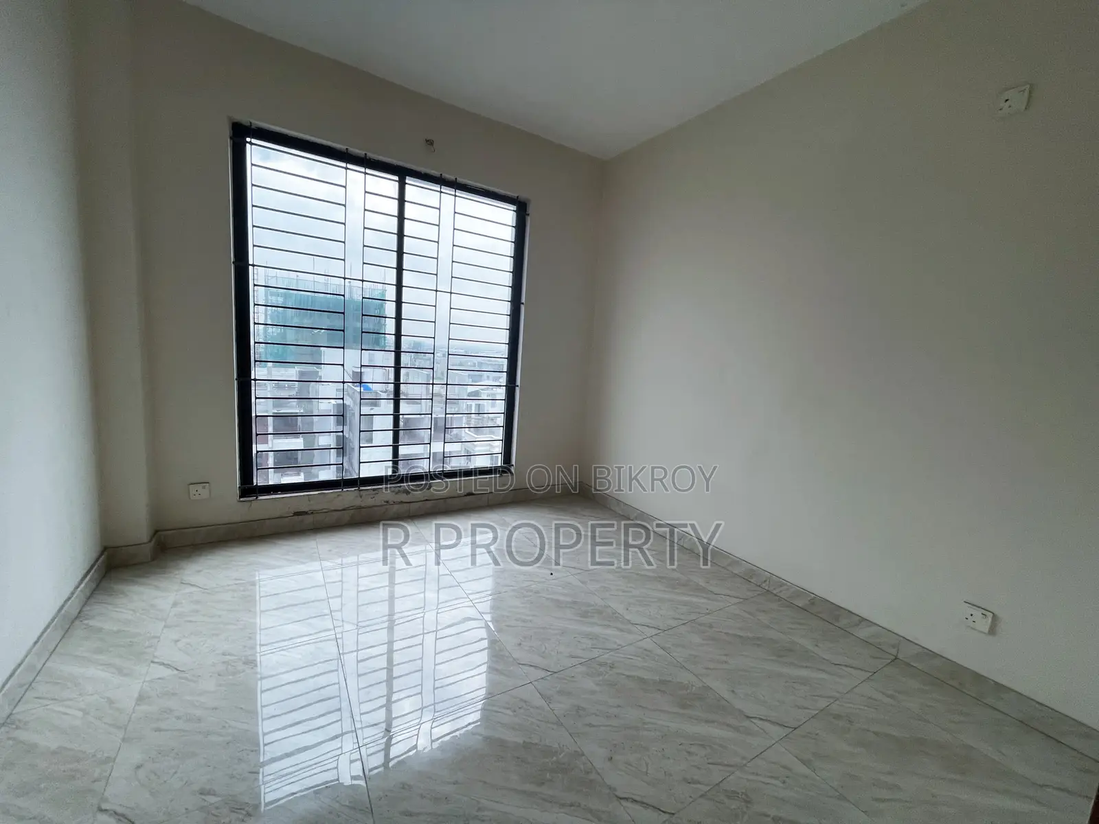 4-bedroom Apartment in Basundhara for sale