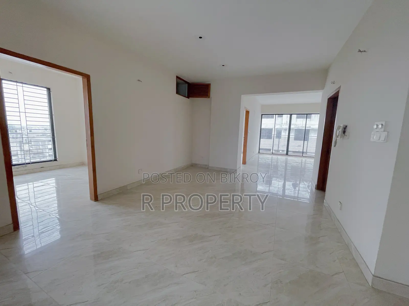 4-bedroom Apartment in Basundhara for sale