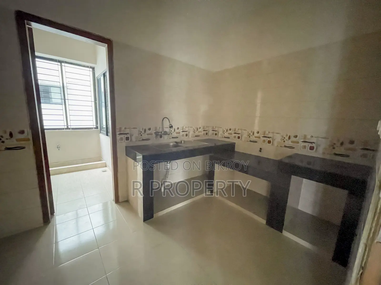 4-bedroom Apartment in Basundhara for sale