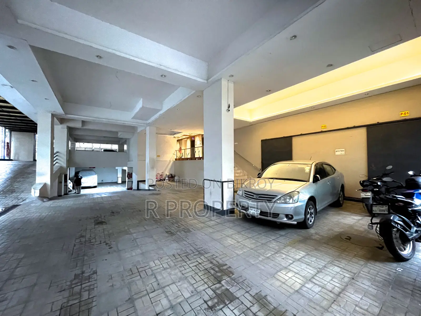 4-bedroom Apartment in Basundhara for sale