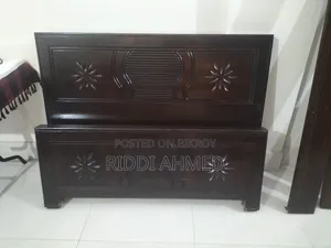 মালোশিয়ান উড এর সেমি ডাবল খাট বিক্রি করা হবে।