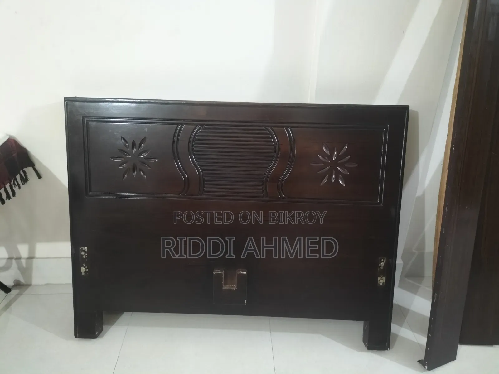 মালোশিয়ান উড এর সেমি ডাবল খাট বিক্রি করা হবে।