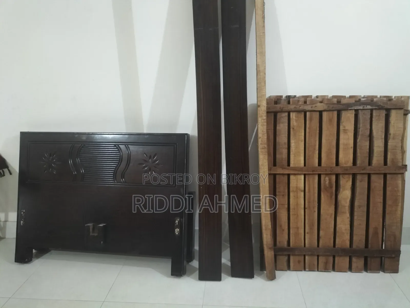 মালোশিয়ান উড এর সেমি ডাবল খাট বিক্রি করা হবে।