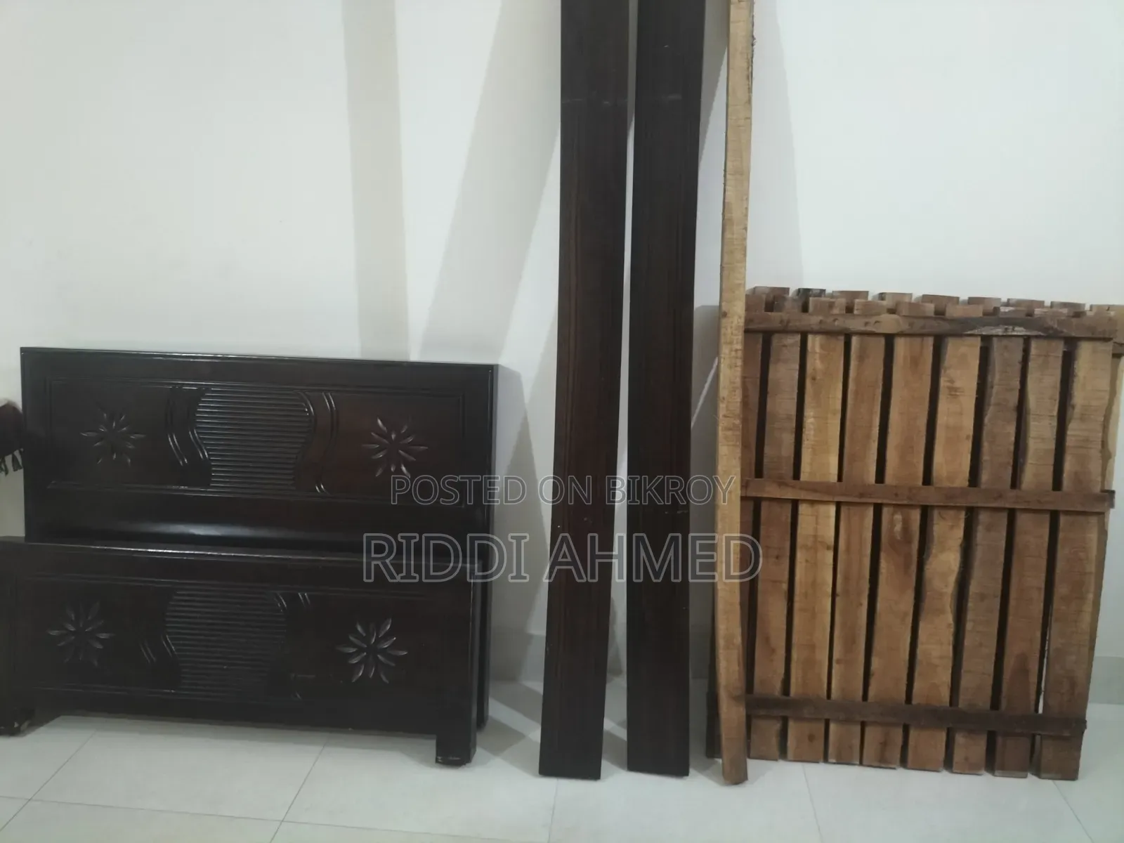 মালোশিয়ান উড এর সেমি ডাবল খাট বিক্রি করা হবে।
