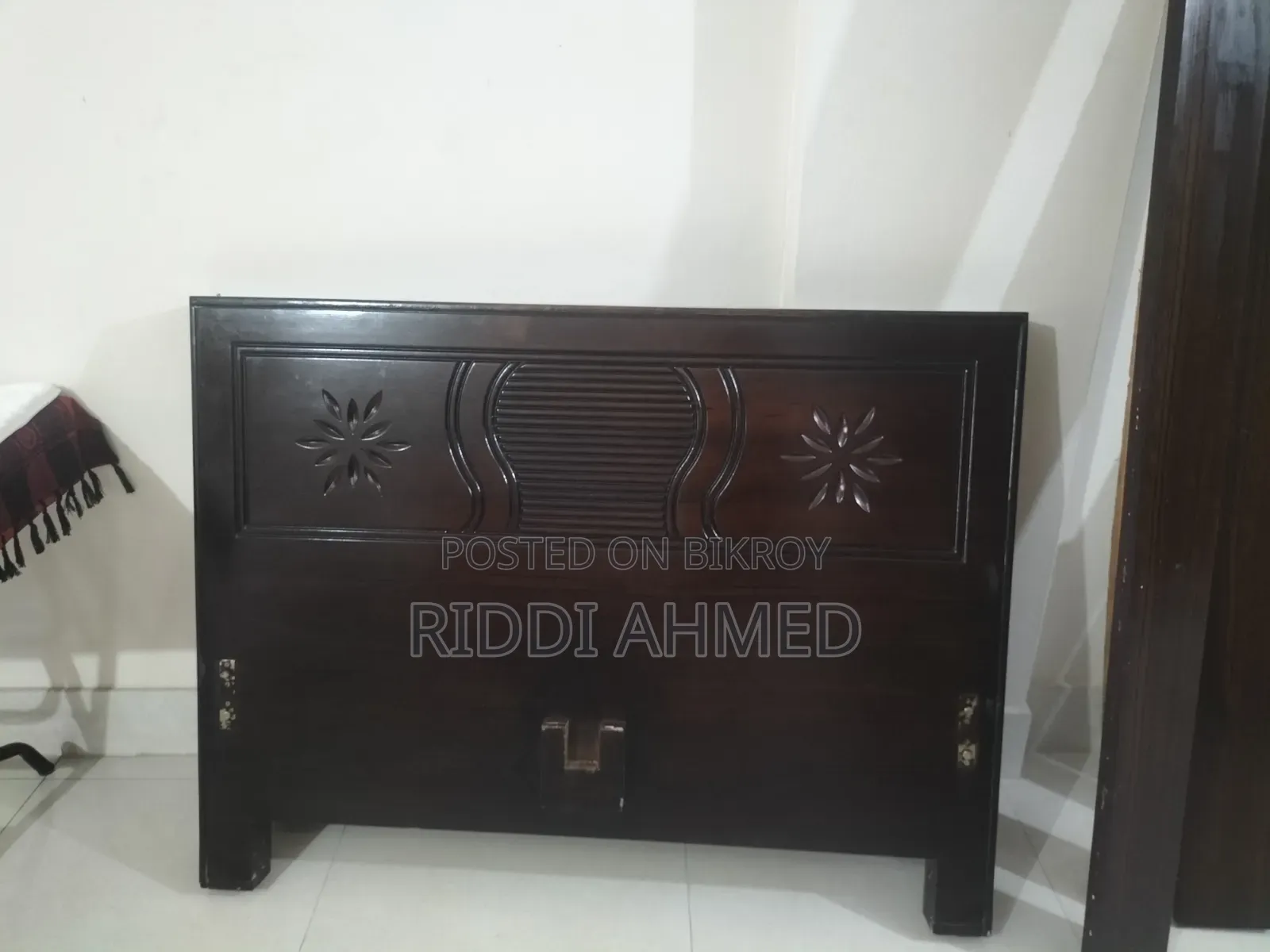 মালোশিয়ান উড এর সেমি ডাবল খাট বিক্রি করা হবে।