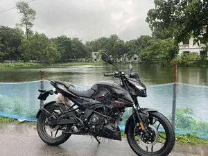 বাজাজ পালসার এন১৬০ ২০২৩ কালো