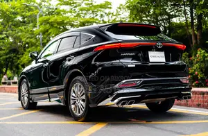 Toyota Harrier 2.0 2021 Black