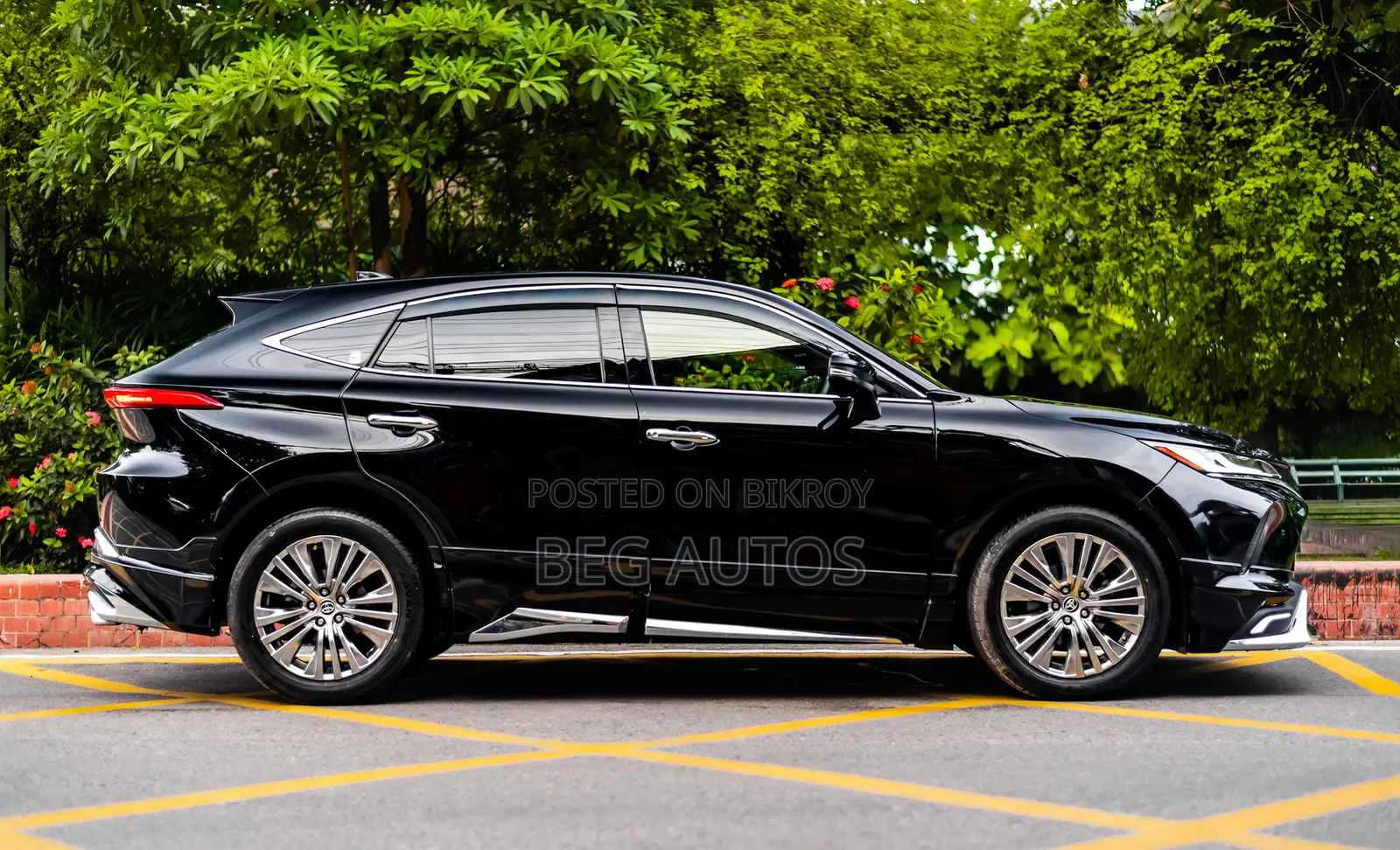 Toyota Harrier 2.0 2021 Black