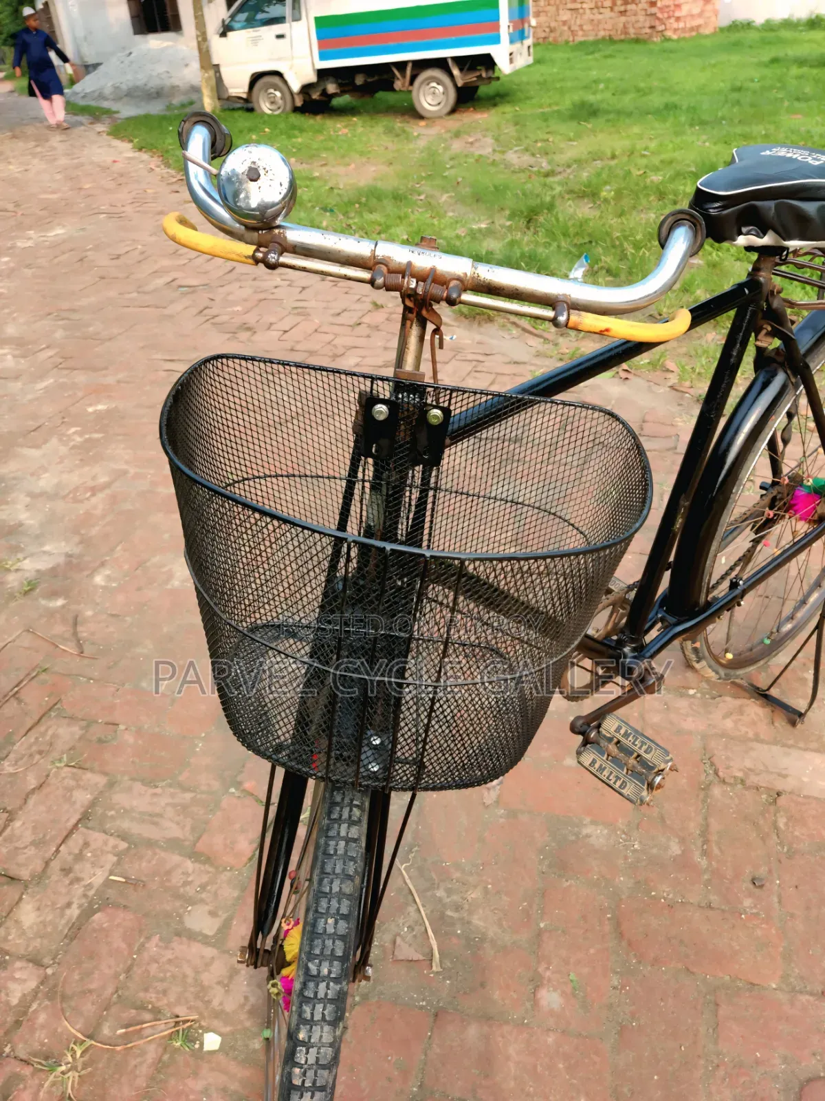 Hero 28" Full Serviced Cycle With Basket – Office Perfect |