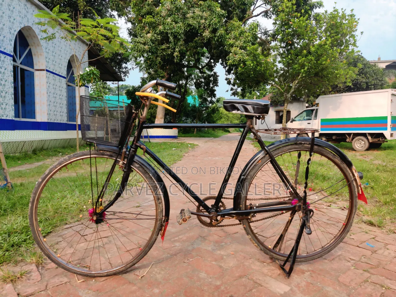 Hero 28" Full Serviced Cycle With Basket – Office Perfect |