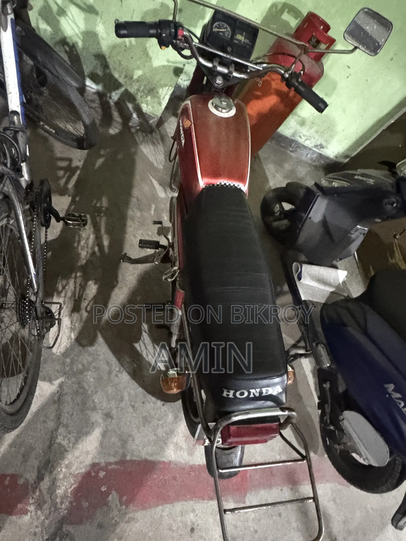 হোন্ডা ২০০০ লাল