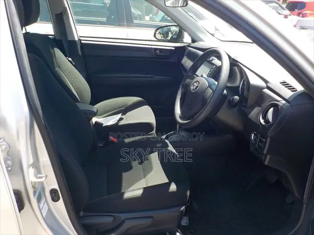 Toyota Axio 2021 Silver