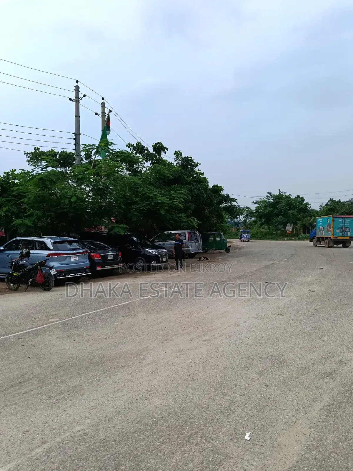 সেক্টর-৮, ১০০ ফুট x ৩০ ফুট রোড কর্নার ৭.৫০ কাঠা দক্ষিণ/পশ্চিমমুখী
