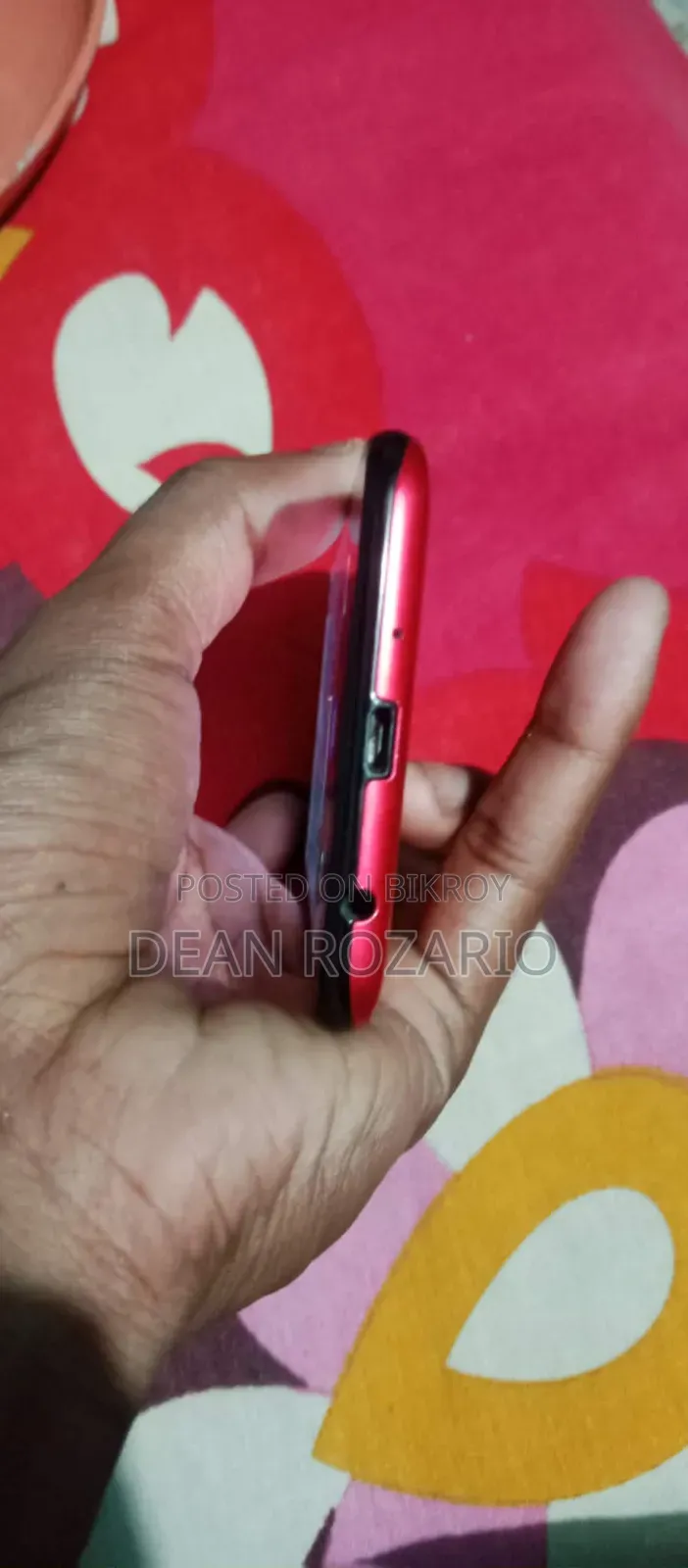 LG It V36 32 GB Red