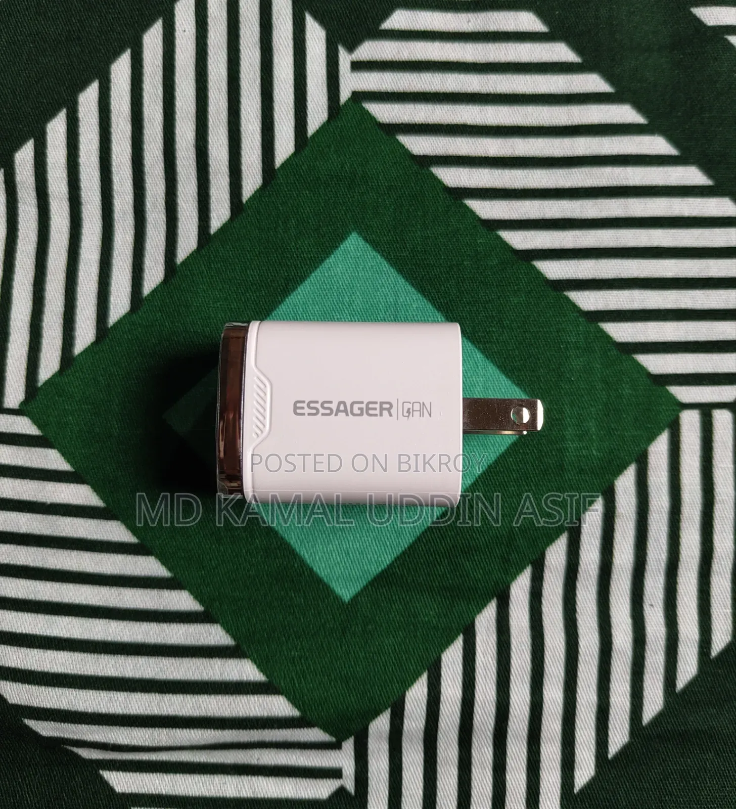 এসেজার ৩৩ ওয়াট গ্যান ইউএসবি সি চার্জার ডিজিটাল ডিসপ্লে পিডি ফাস্ট চার্জিং