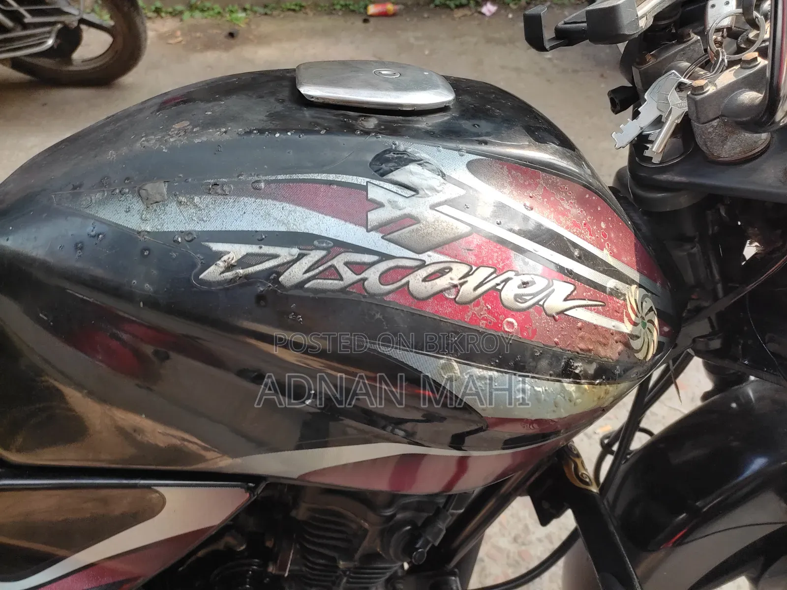 বাজাজ ডিসকভার ১০০ ২০১৫ কালো