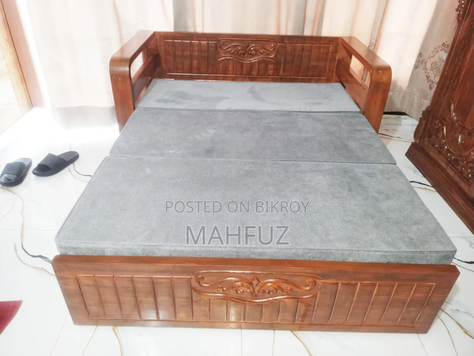 Modern Stylish and Durable Mahogany Wood Sofa-cum-Bed