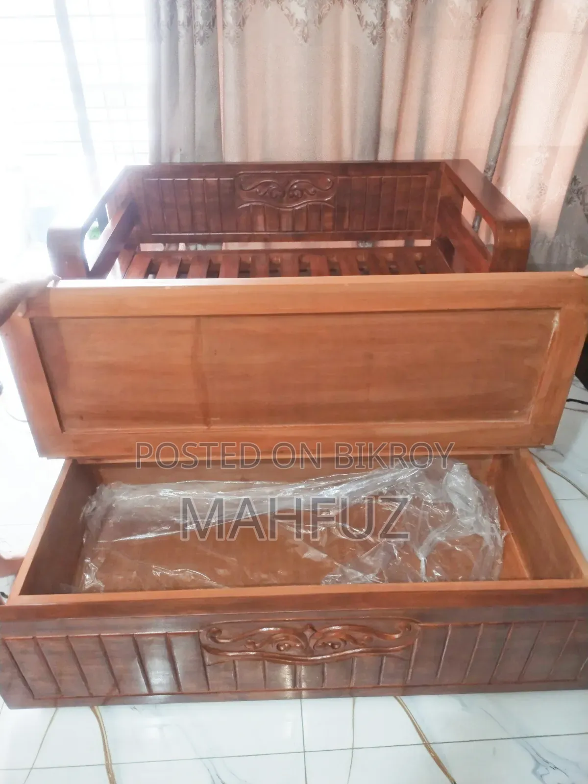 Modern Stylish and Durable Mahogany Wood Sofa-cum-Bed