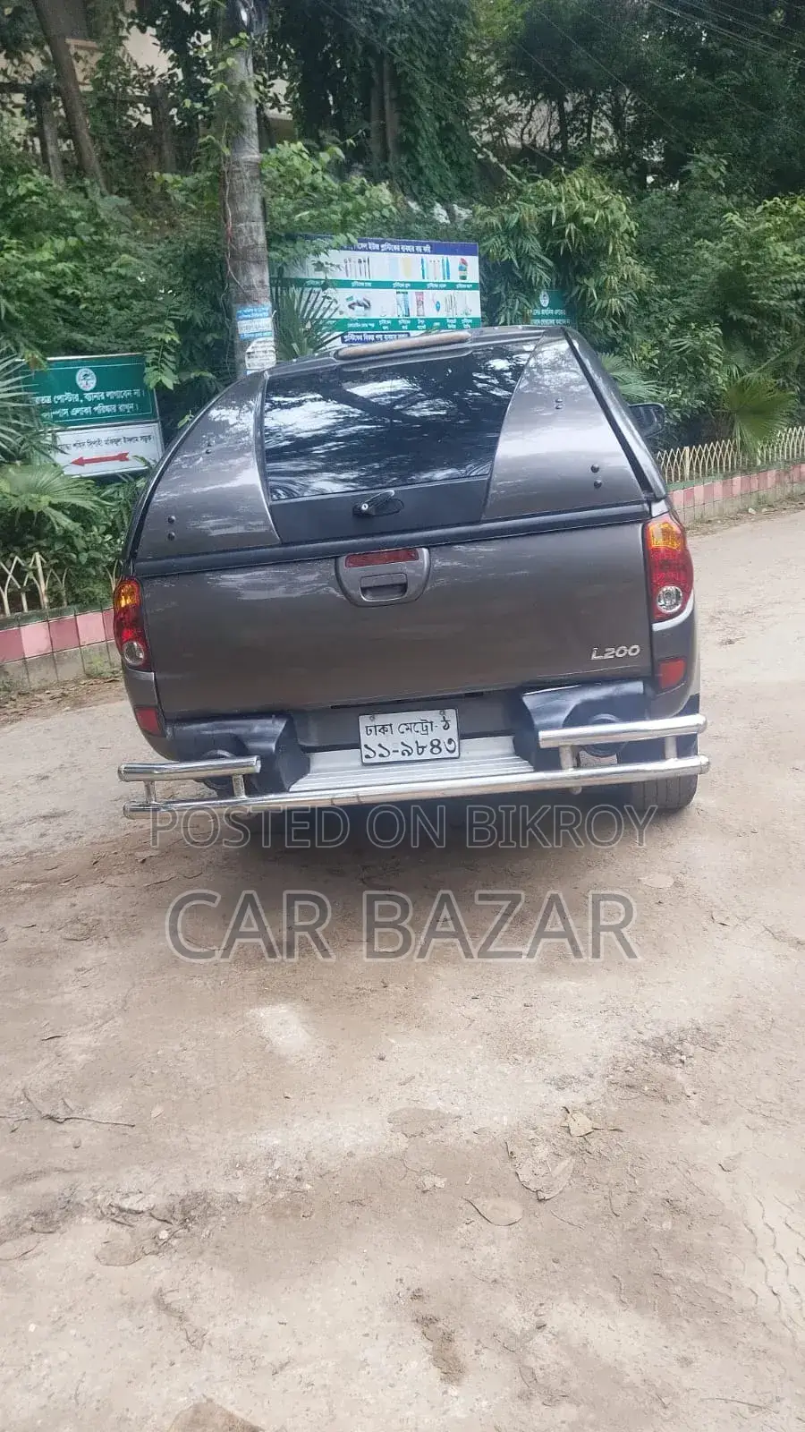 Mitsubishi L200 2010 Gray