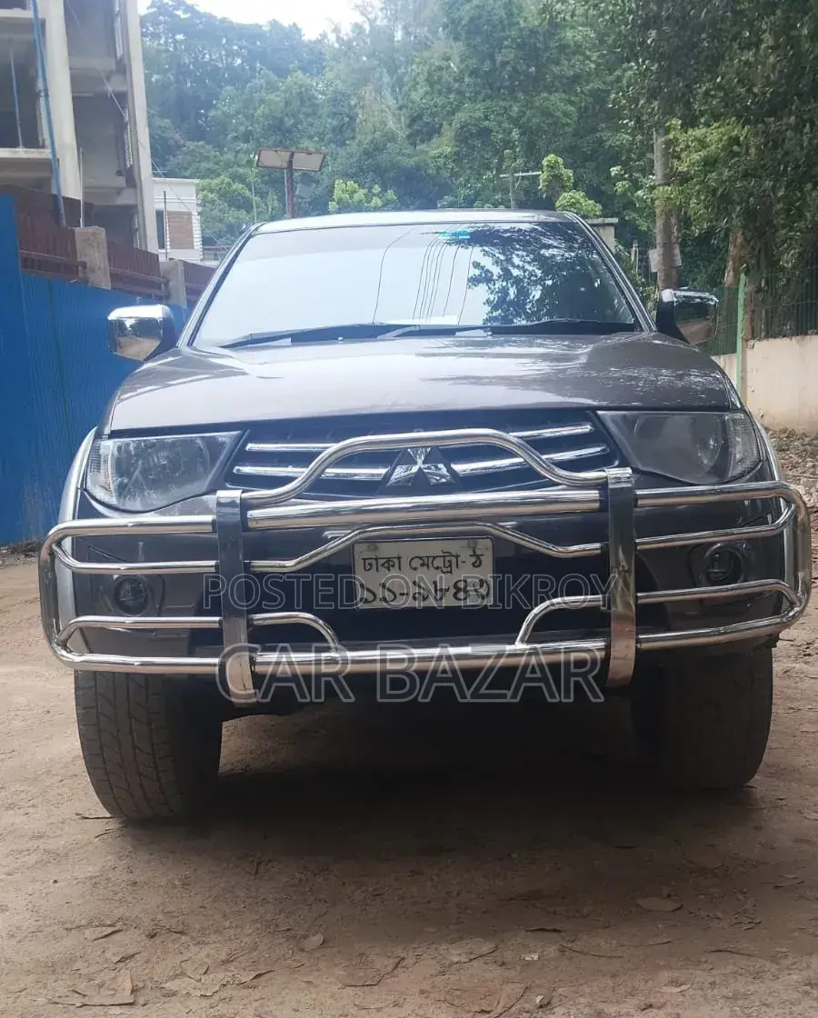 Mitsubishi L200 2010 Gray