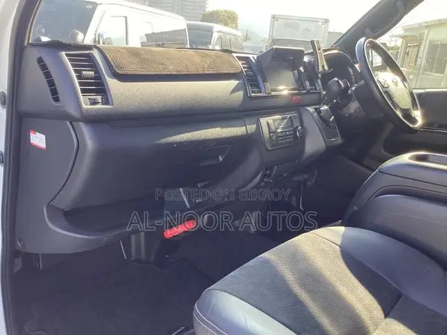 Toyota HiAce 2021 Pearl