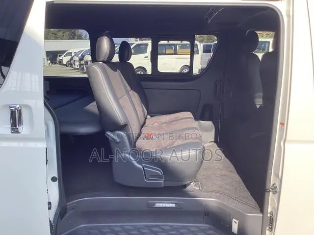 Toyota HiAce 2021 Pearl