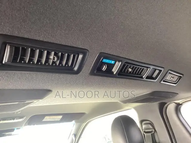 Toyota HiAce 2021 Pearl