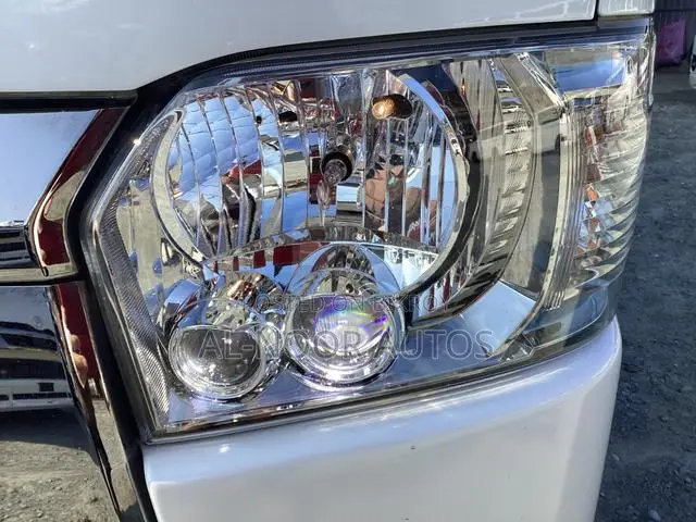 Toyota HiAce 2021 Pearl