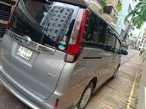 টয়োটা নোয়া ২০১৫ গ্রে