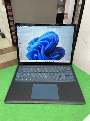 Laptop Microsoft Surface Laptop 8GB Intel SSD 256GB