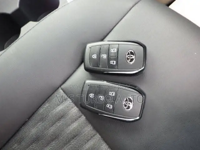 Toyota Noah 2022 Pearl