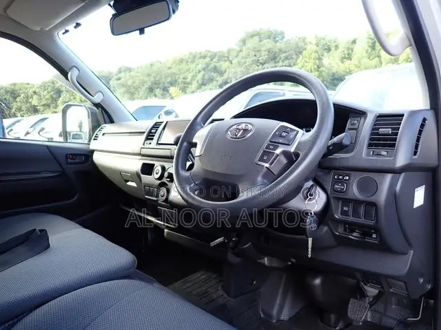 Toyota HiAce 2021 Silver