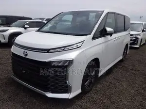 Toyota Voxy 2022 Pearl