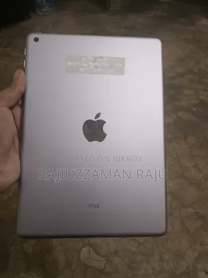 Apple iPad 9.7 32 GB Gray