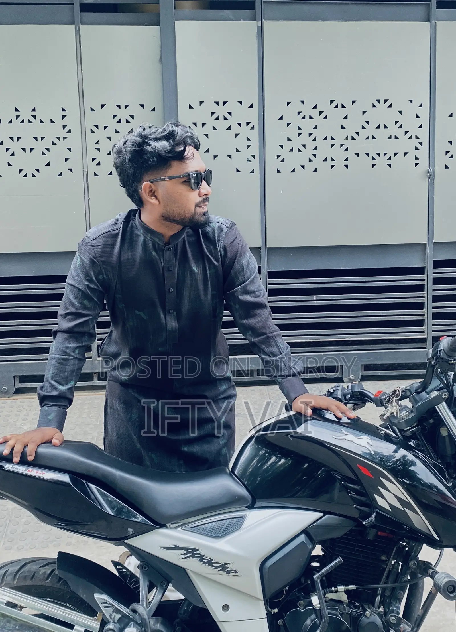 TVS Apache RTR 160 4V 2021 Black